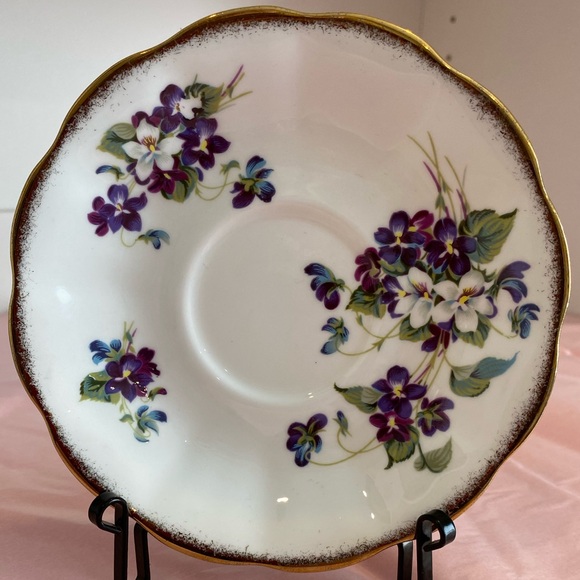 EUC Vtg Royal Albert Teacup and Saucer in the Pattern “Violets for Love” - Picture 5 of 8